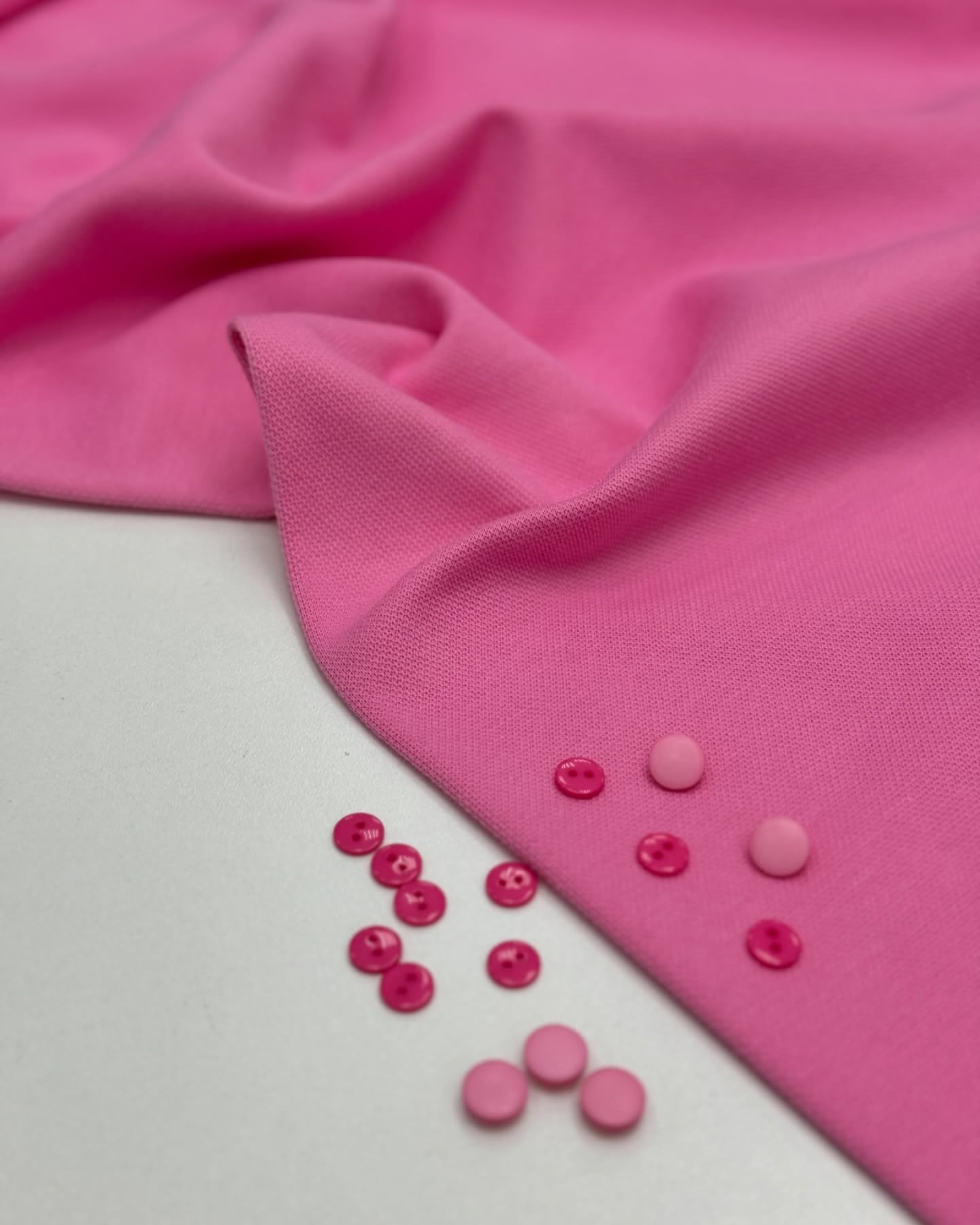 Пике розовое