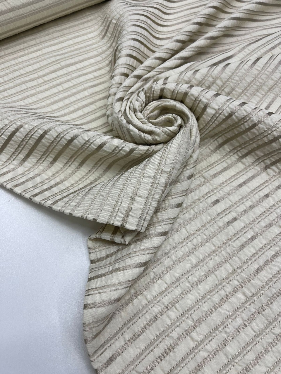 Лён с вискозой полоска на молочном