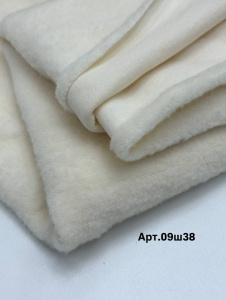 Шерсть молочный