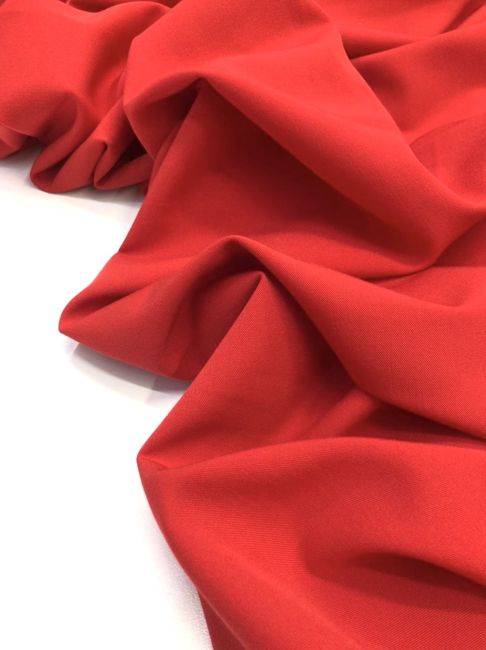 Костюмная ткань красный