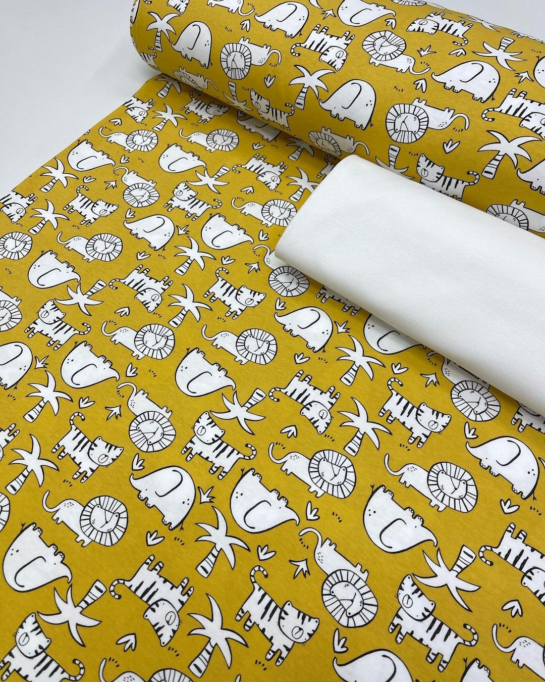 Интерлок принт звери на желтом