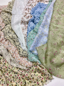 Шифон цветы на зеленом